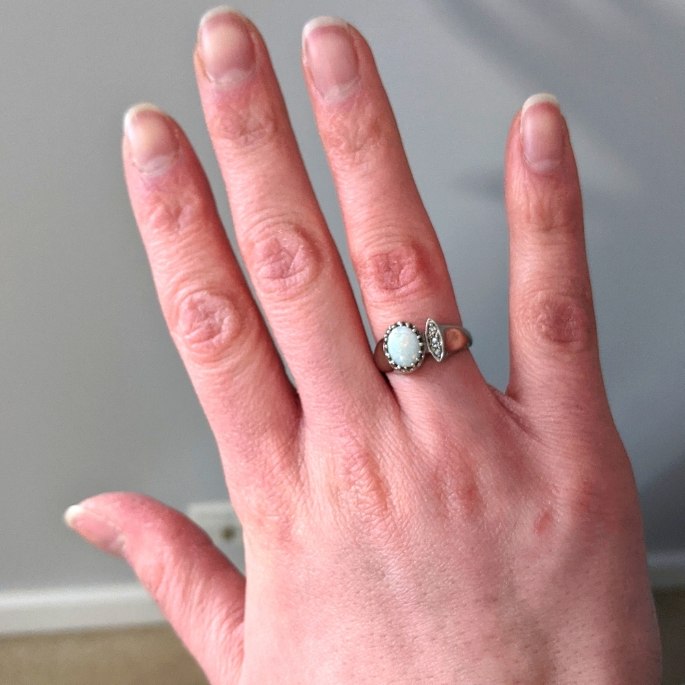 10K White Gold Vintage Diamond and Opal Ri… - Picture 9 of 9